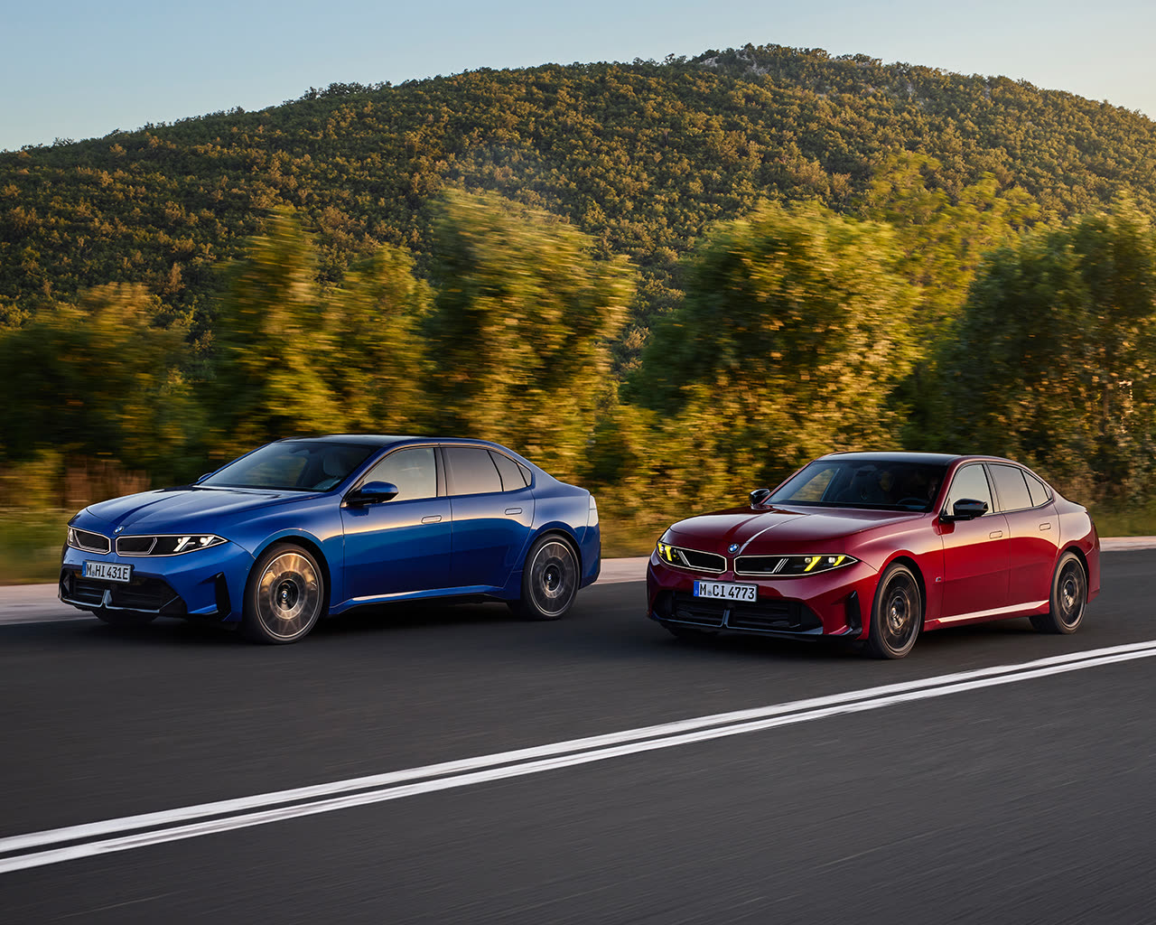 خودروهای BMW در جادهای کوهستانی