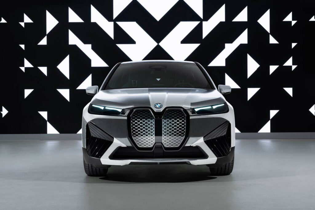 BMW iX Flow Featuring E Ink in Motion